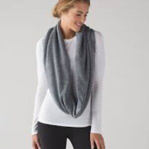 Lululemon Shakti Sherpa Infinity Scarf - Heathered Medium Grey
